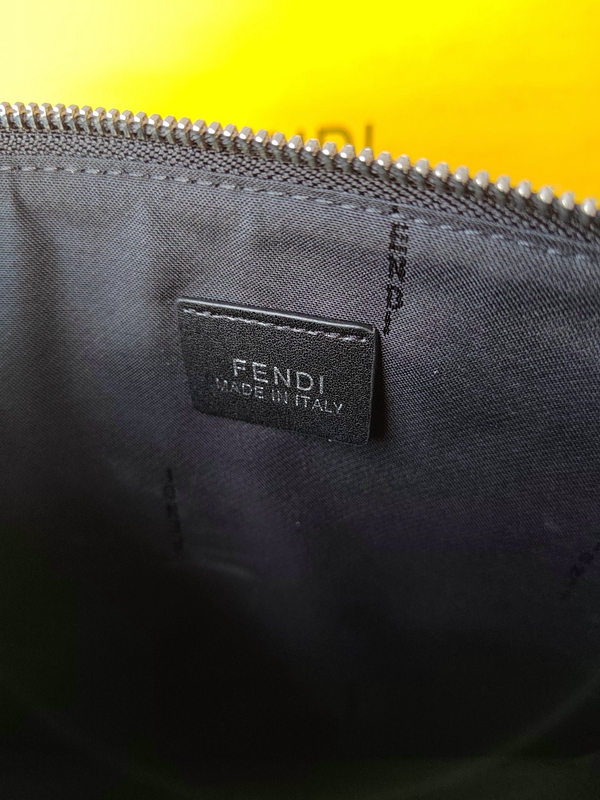 超激安ブランド財布偽物着用イメージ